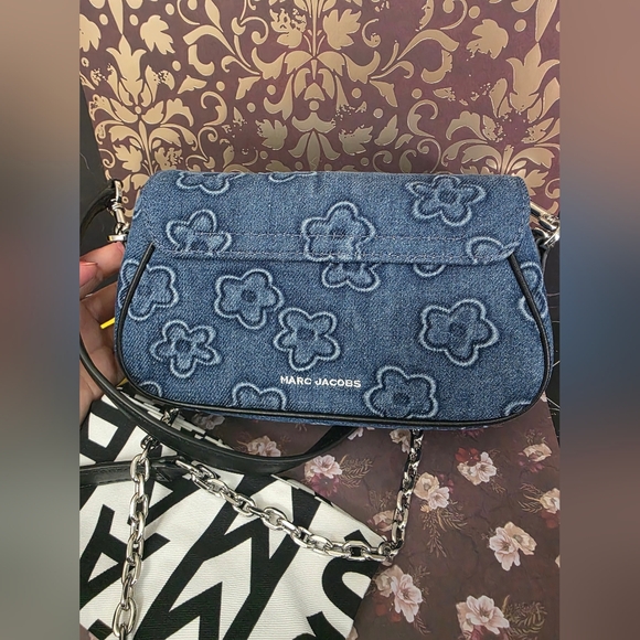 Marc Jacobs Blue Floral Denim Crossbody Bag. Come 2 straps and dust bag. - Picture 4 of 10